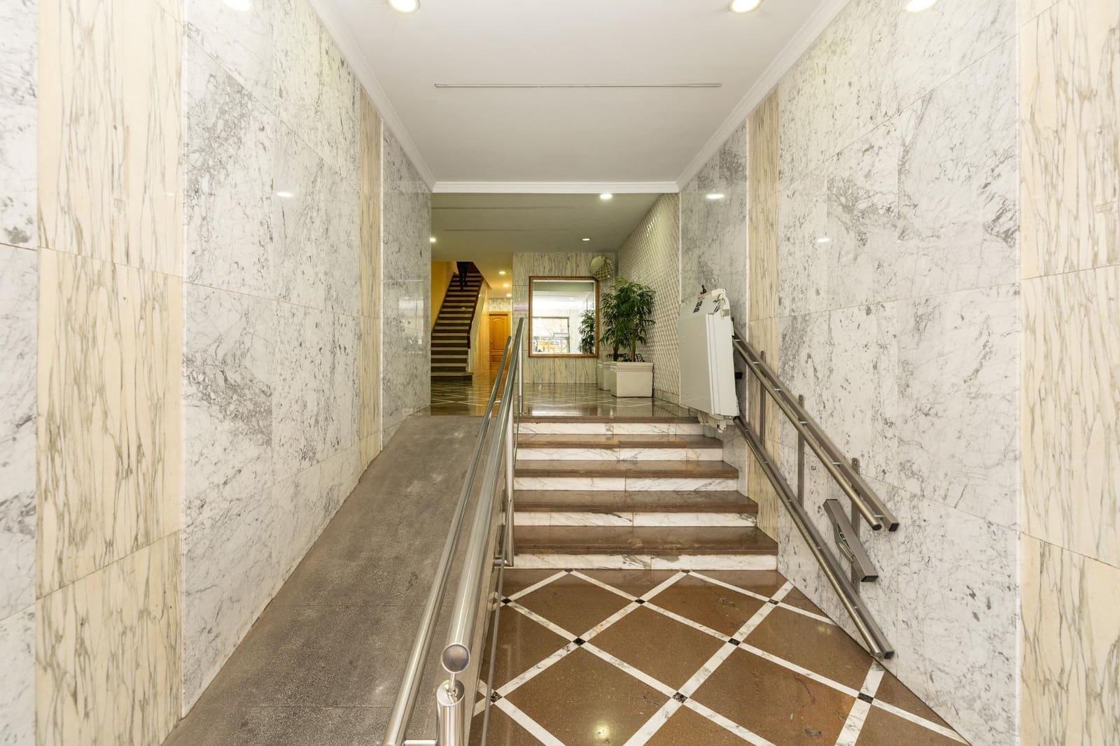 5 slaapkamer Flat te koop in Granada stad met garage - € 340.000 (Ref: 9165968)