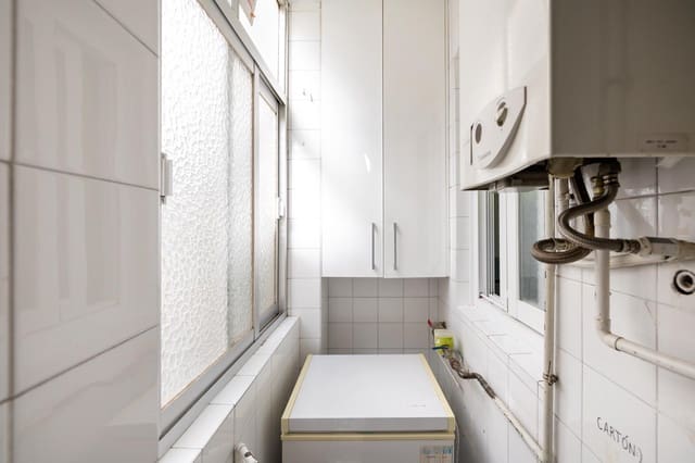 4 soveværelse Lejlighed til salg i Camino de Ronda - Rosaleda, Granada by - € 330.000 (Ref: 9165971)