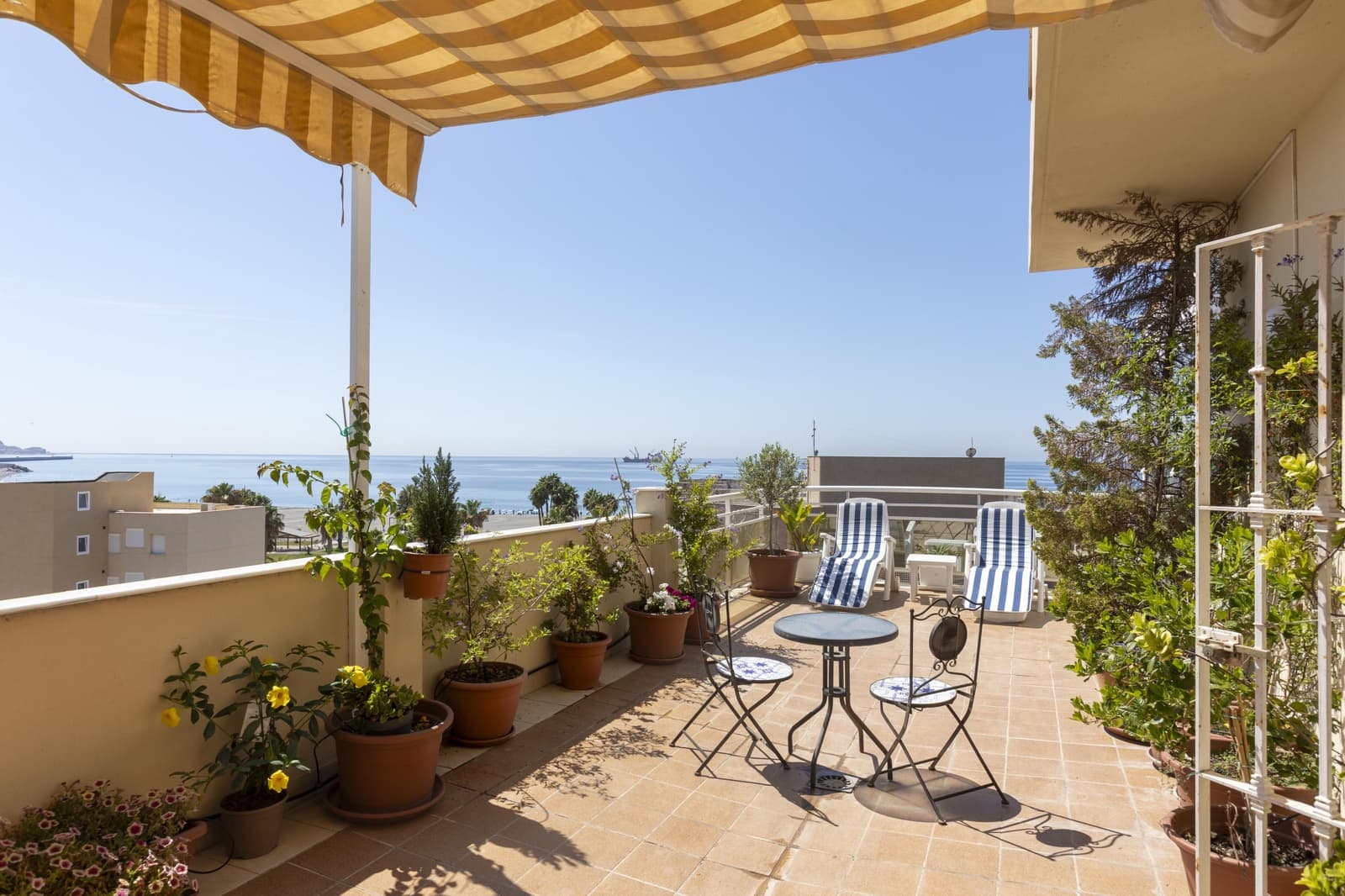 3 bedroom Penthouse for sale in Motril with pool - € 498,000 (Ref: 9181219)