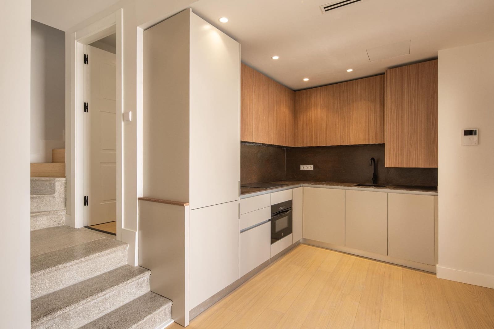3 bedroom Apartment for sale in Granada city - € 585,000 (Ref: 9200709)
