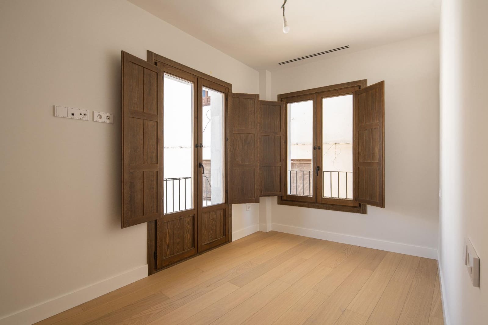 3 bedroom Apartment for sale in Granada city - € 585,000 (Ref: 9200709)