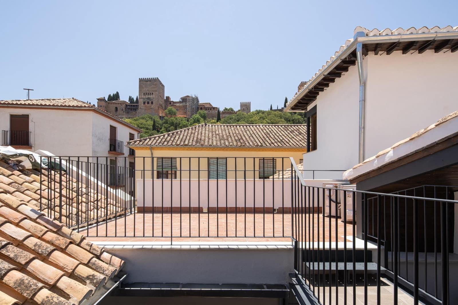 3 bedroom Apartment for sale in Granada city - € 585,000 (Ref: 9200709)