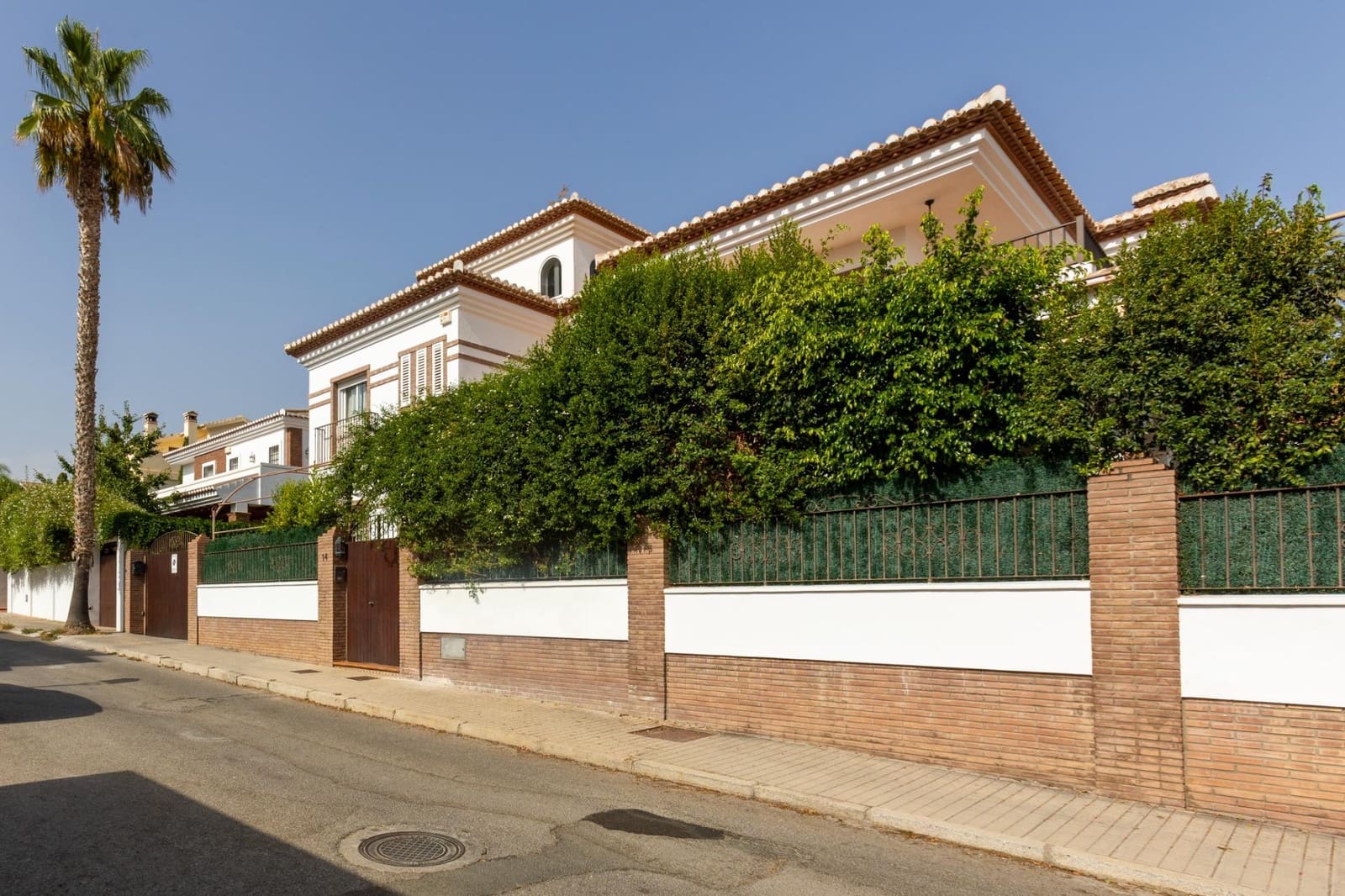 5 bedroom Villa for sale in Motril with pool garage - € 880,000 (Ref: 9215330)