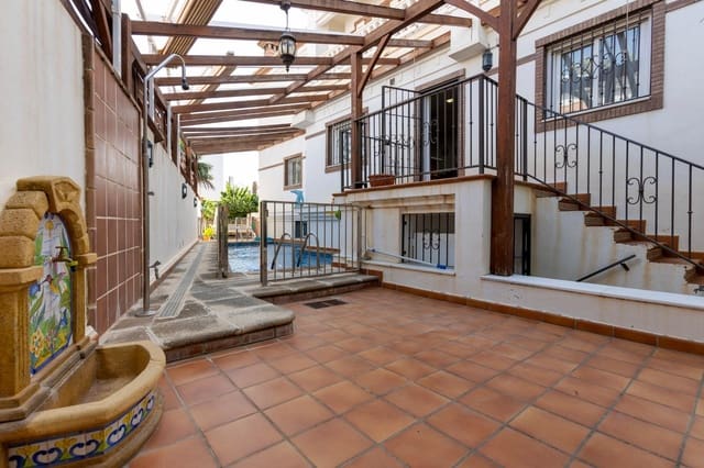 5 sypialnia Willa na sprzedaż w Motril z basenem garażem - 880 000 € (Ref: 9215330)