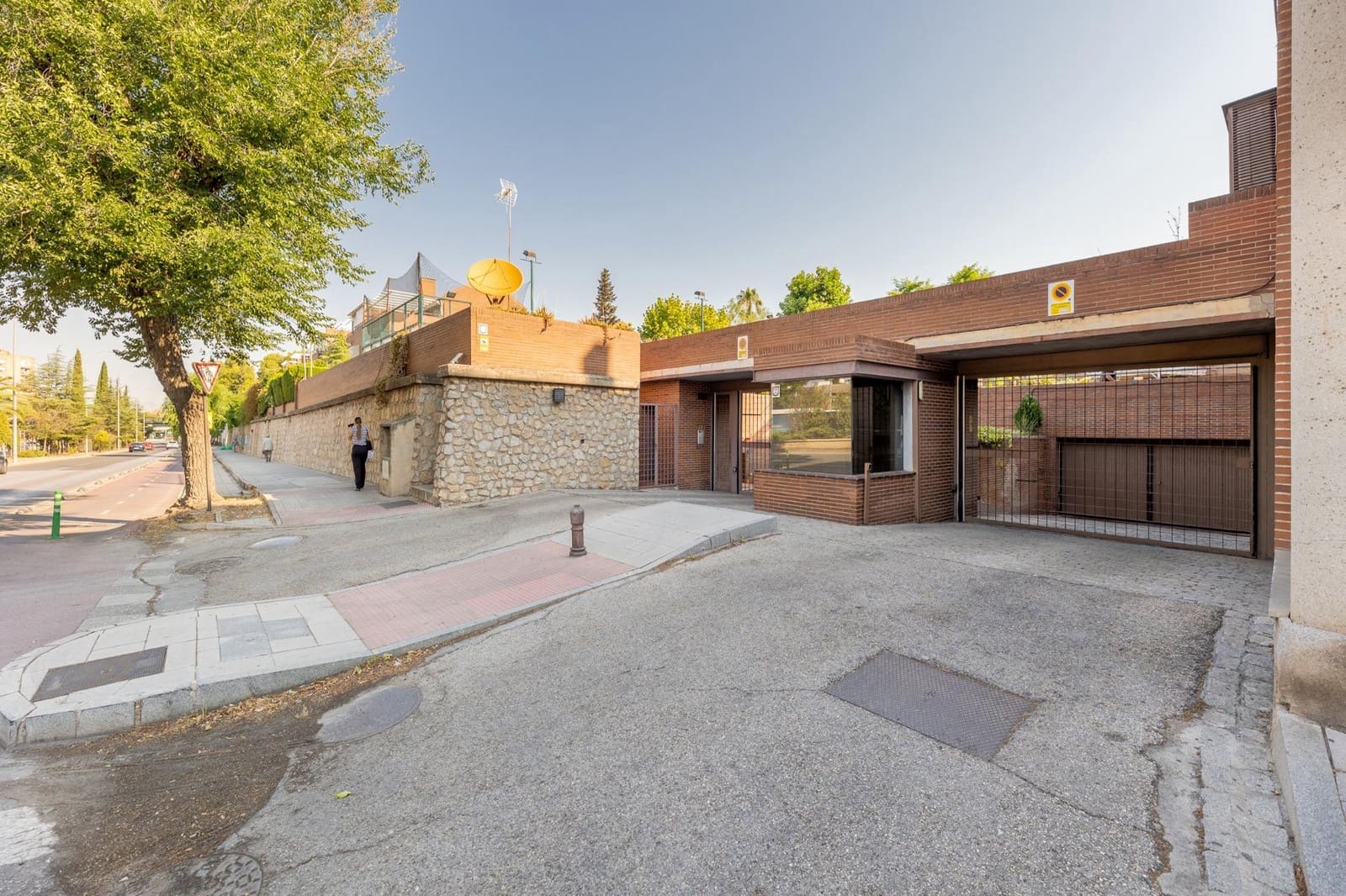 5 soveværelse Semi-Rækkehus til salg i Granada by med swimmingpool garage - € 950.000 (Ref: 9215333)