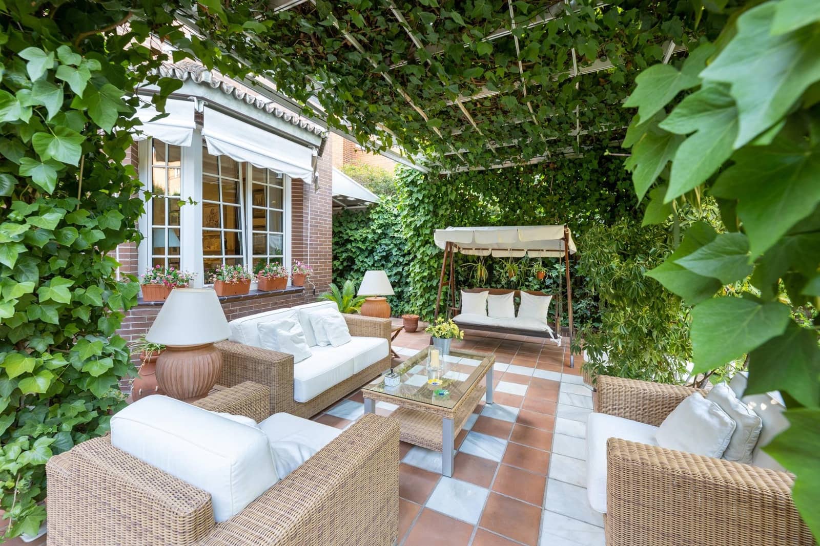 5 soveværelse Semi-Rækkehus til salg i Granada by med swimmingpool garage - € 950.000 (Ref: 9215333)