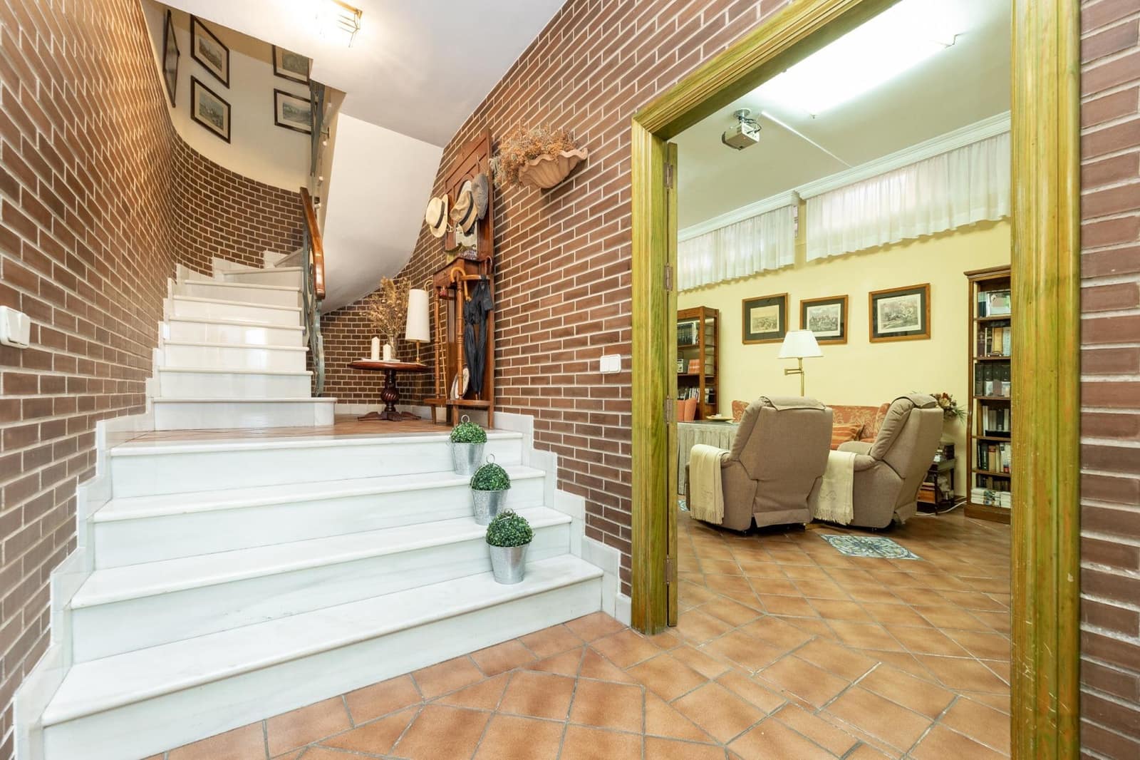 5 soveværelse Semi-Rækkehus til salg i Granada by med swimmingpool garage - € 950.000 (Ref: 9215333)