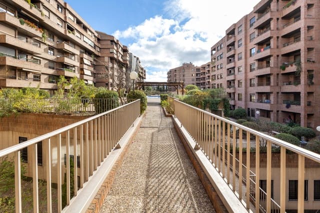 4 bedroom Flat for sale in Albaicin, Granada city with pool - € 495,000 (Ref: 9217701)