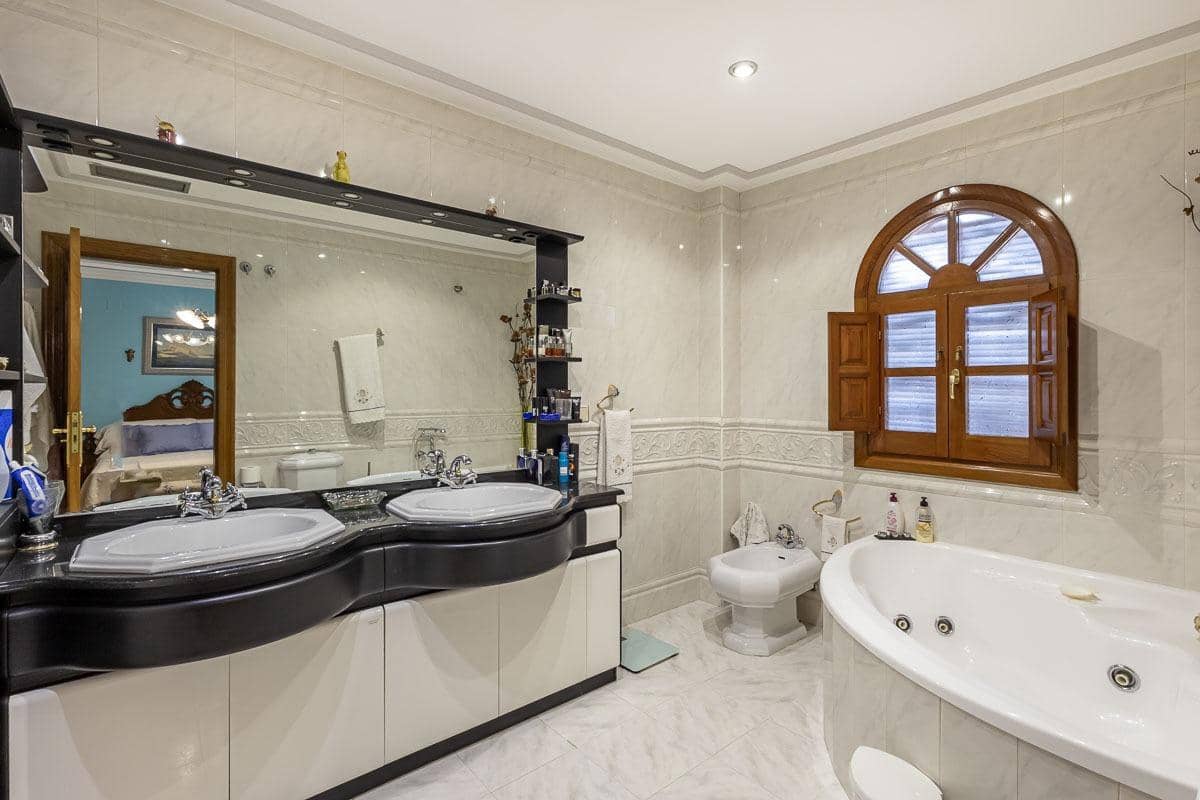 5 soveværelse Villa til salg i Monachil med swimmingpool garage - € 599.000 (Ref: 9217703)