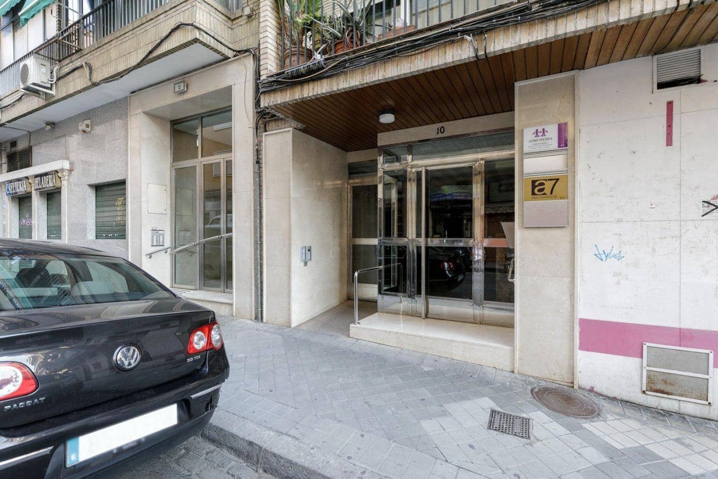 4 bedroom Flat for sale in Granada city with garage - € 530,000 (Ref: 9236804)