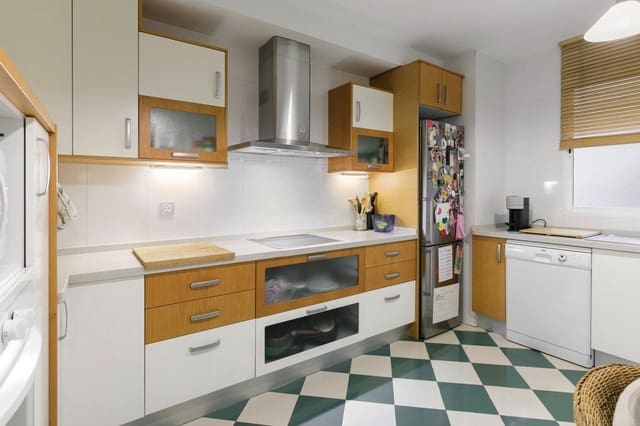 4 slaapkamer Flat te koop in Pajaritos - Plaza de Toros, Granada stad met garage - € 530.000 (Ref: 9236804)