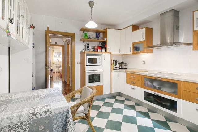 4 slaapkamer Flat te koop in Pajaritos - Plaza de Toros, Granada stad met garage - € 530.000 (Ref: 9236804)