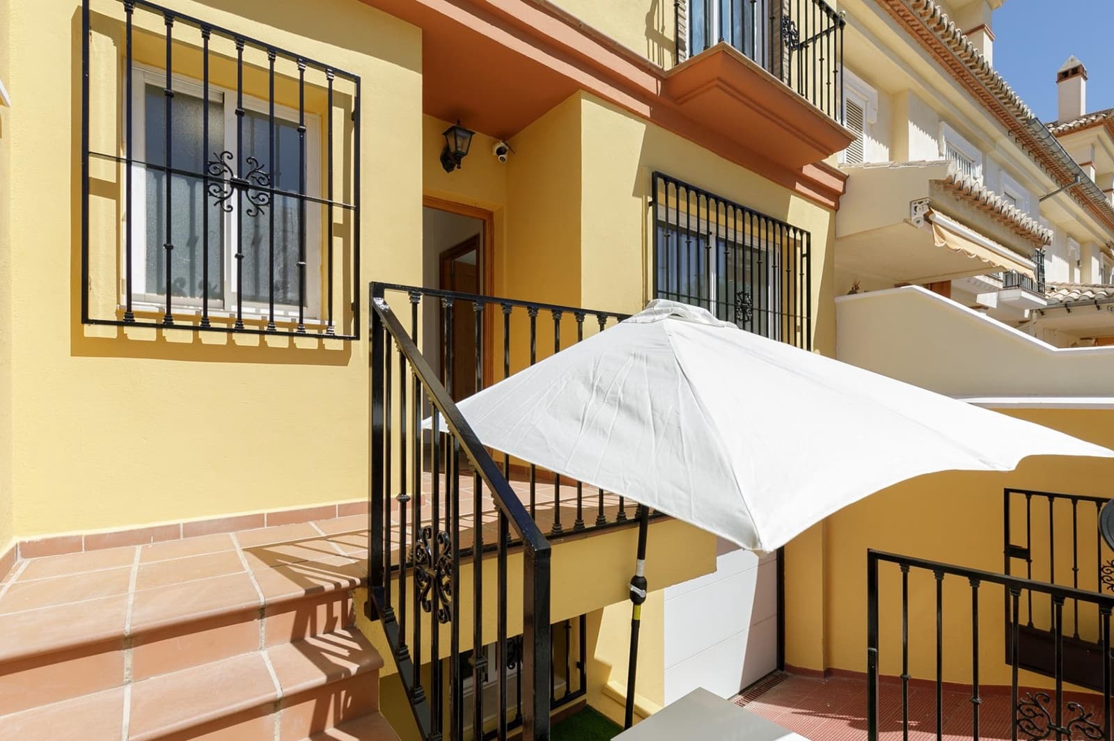 6 soverom Rekkehus til salgs i Ogijares med garasje - € 274 900 (Ref: 9240296)