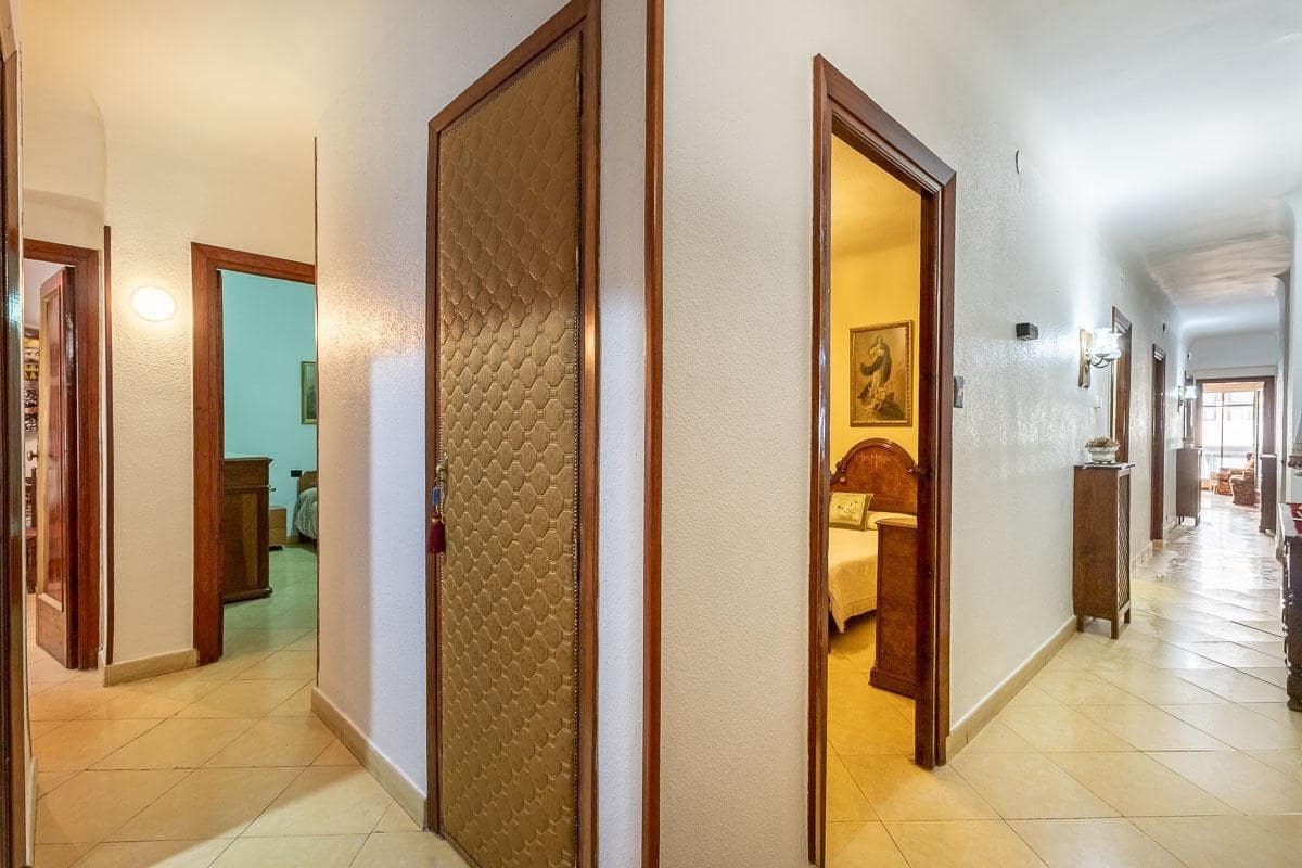 5 bedroom Flat for sale in Granada city - € 499,000 (Ref: 9247150)