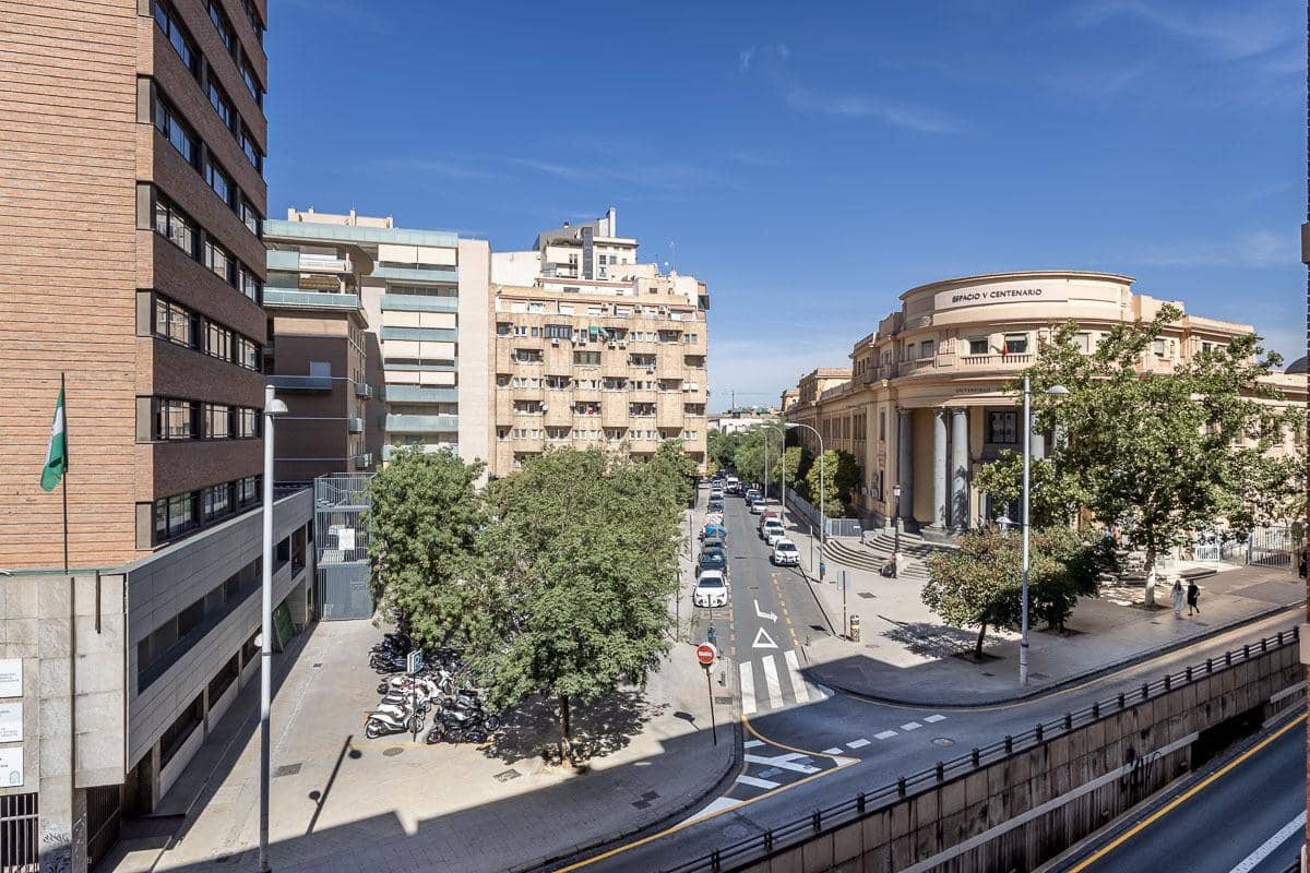 5 Zimmer Wohnung zu verkaufen in Granada Stadt - 525.000 € (Ref: 9247151)