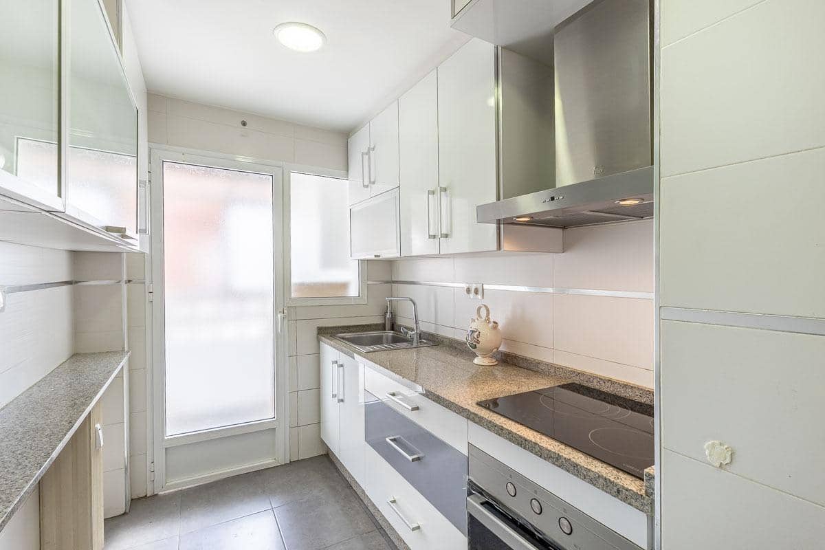 4 soveværelse Lejlighed til salg i Granada by med garage - € 329.000 (Ref: 9247152)