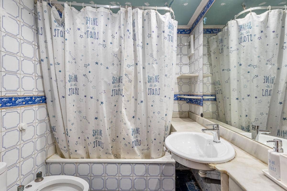 4 soveværelse Lejlighed til salg i Granada by med garage - € 329.000 (Ref: 9247152)