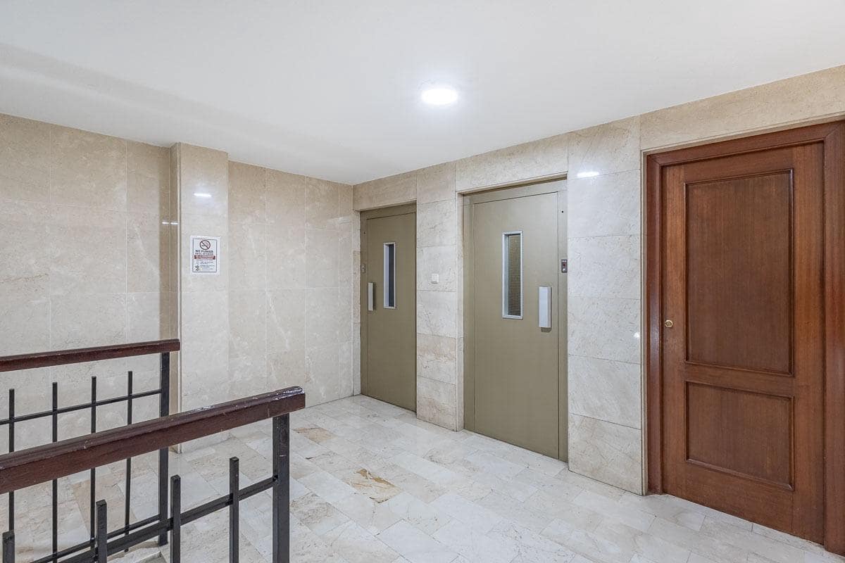 4 soveværelse Lejlighed til salg i Granada by med garage - € 329.000 (Ref: 9247152)