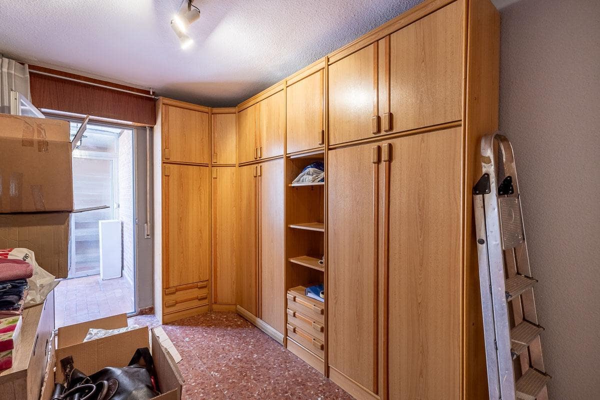 4 soveværelse Lejlighed til salg i Granada by med garage - € 329.000 (Ref: 9247152)