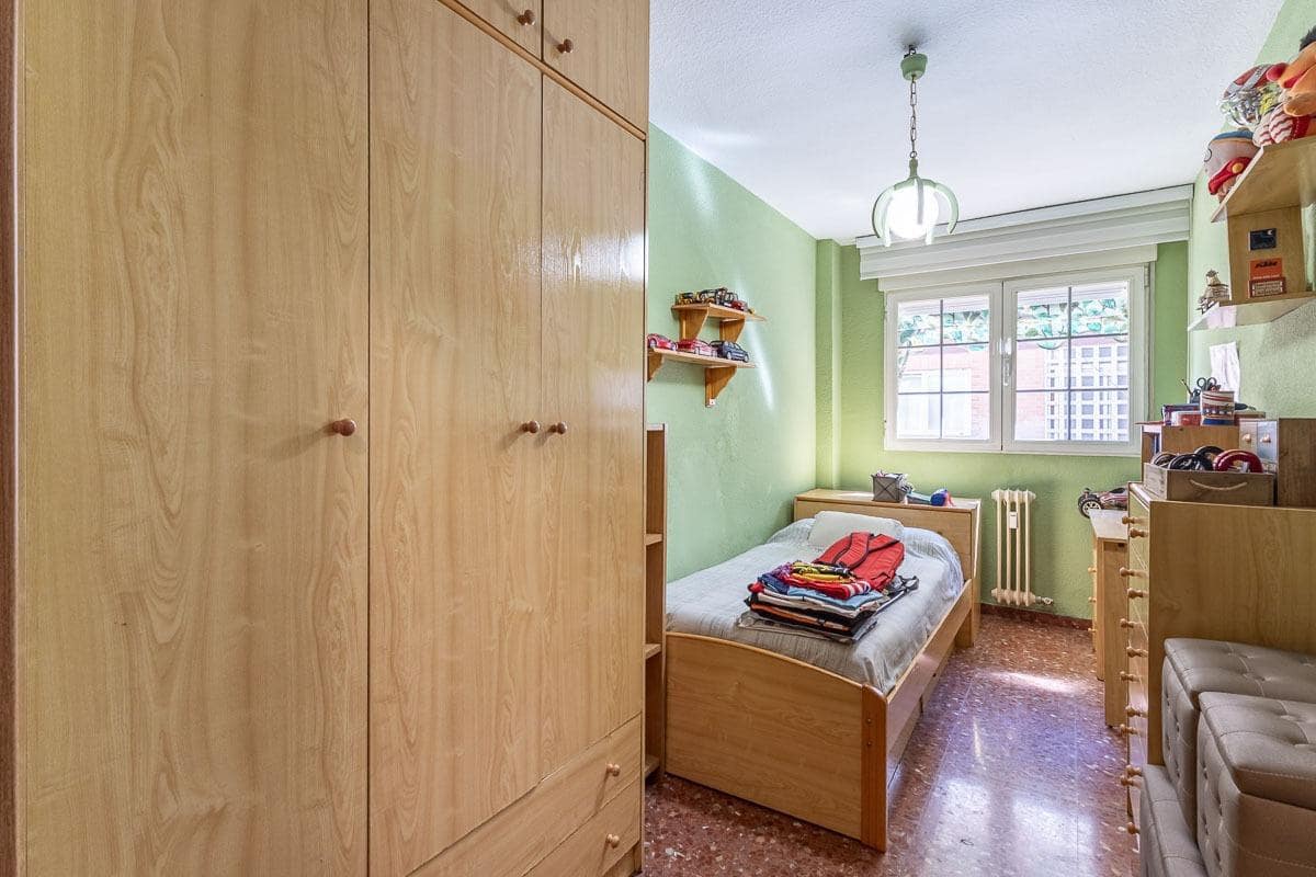 4 soveværelse Lejlighed til salg i Granada by med garage - € 329.000 (Ref: 9247152)