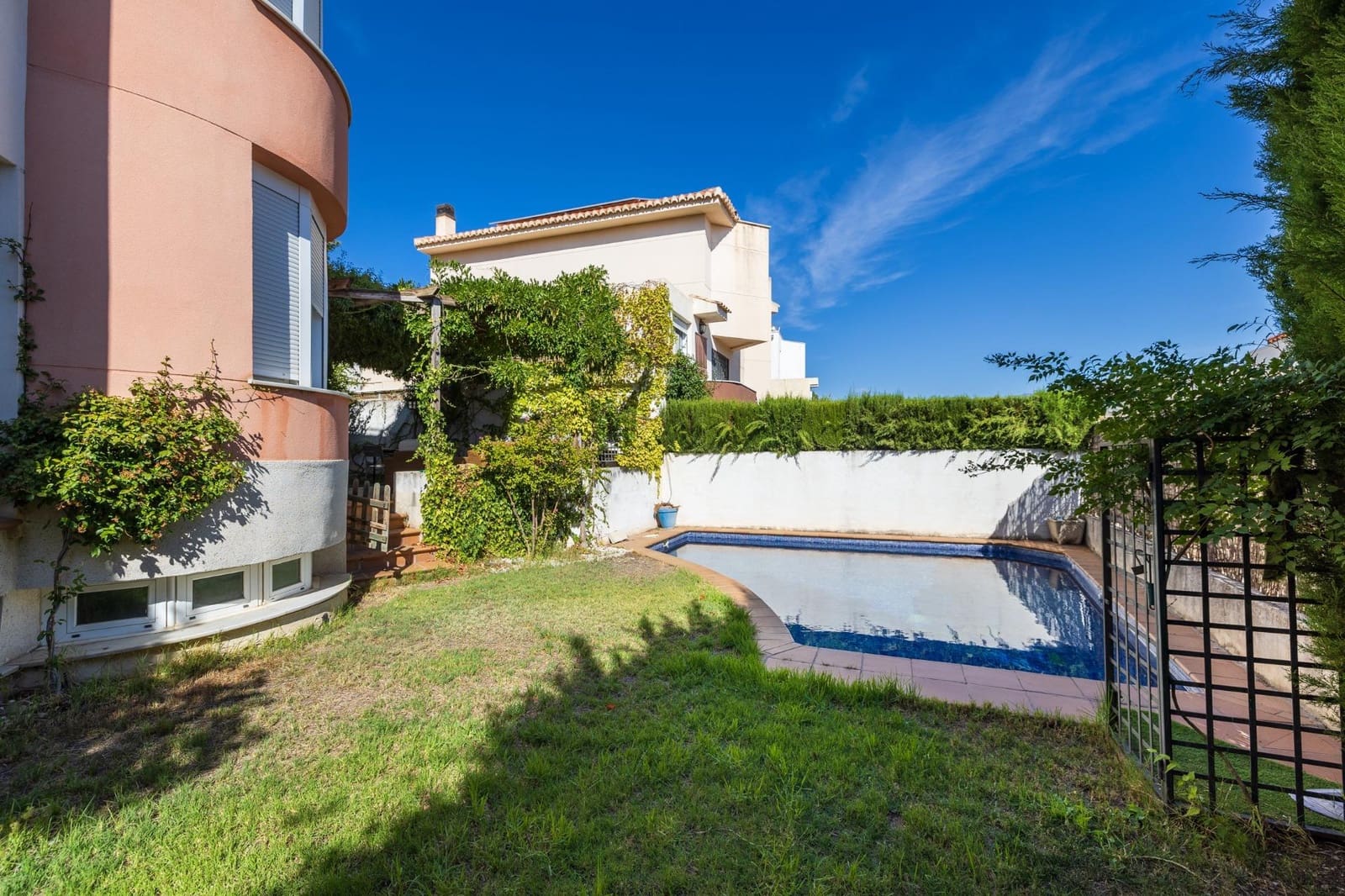 5 Zimmer Villa zu verkaufen in Granada Stadt mit Pool Garage - 545.000 € (Ref: 9247154)