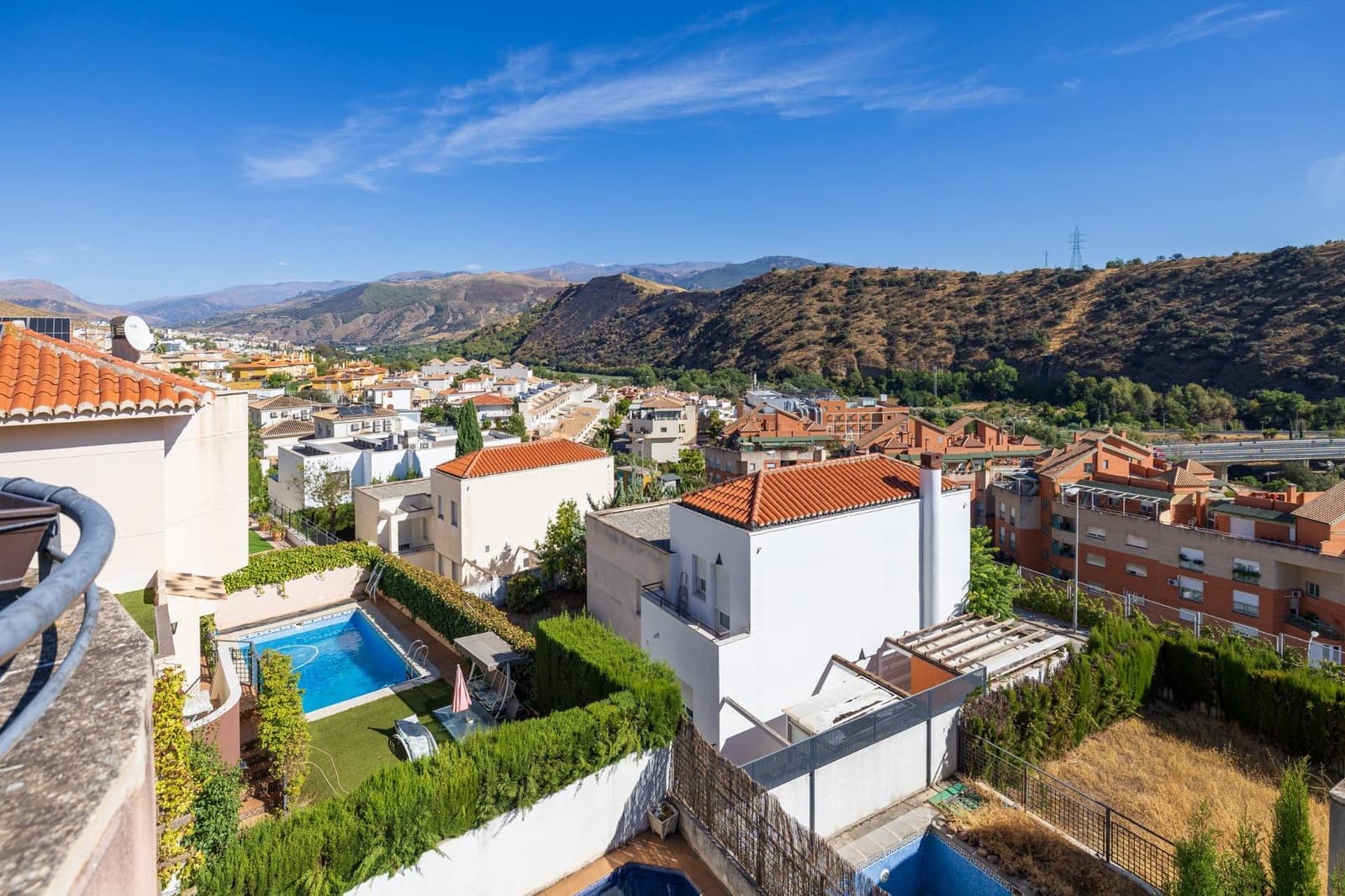 5 Zimmer Villa zu verkaufen in Granada Stadt mit Pool Garage - 545.000 € (Ref: 9247154)