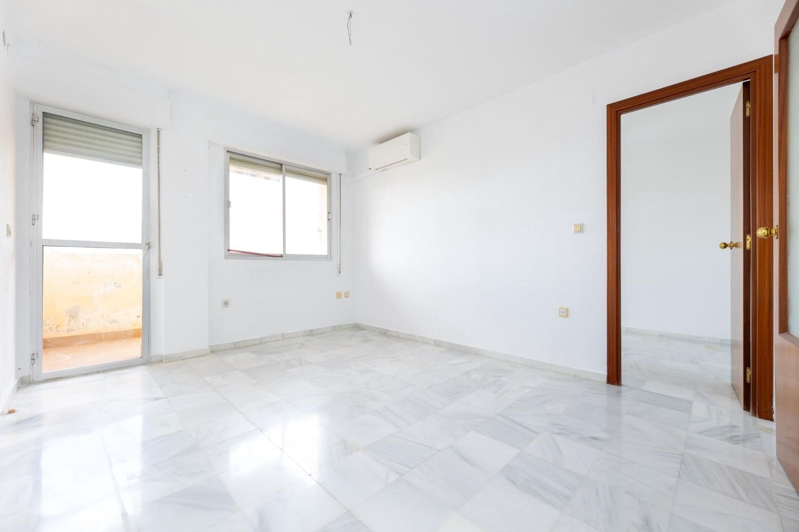 2 bedroom Flat for sale in Cenes de la Vega with garage - € 117,000 (Ref: 9255202)