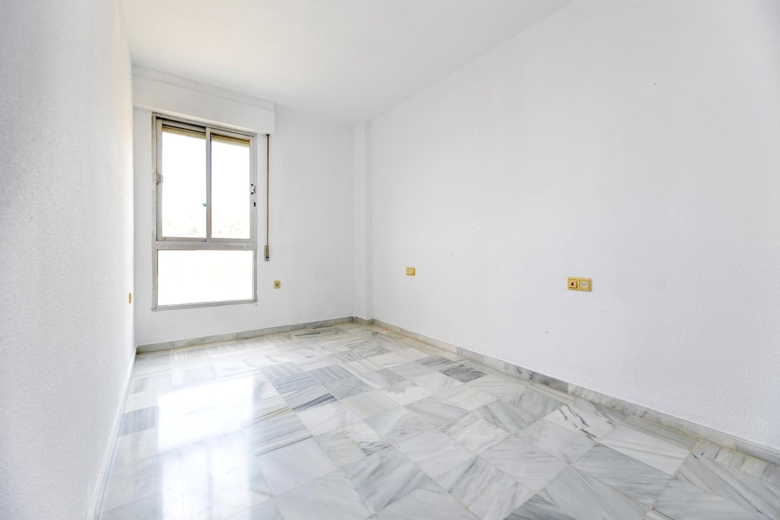 2 bedroom Flat for sale in Cenes de la Vega with garage - € 117,000 (Ref: 9255202)