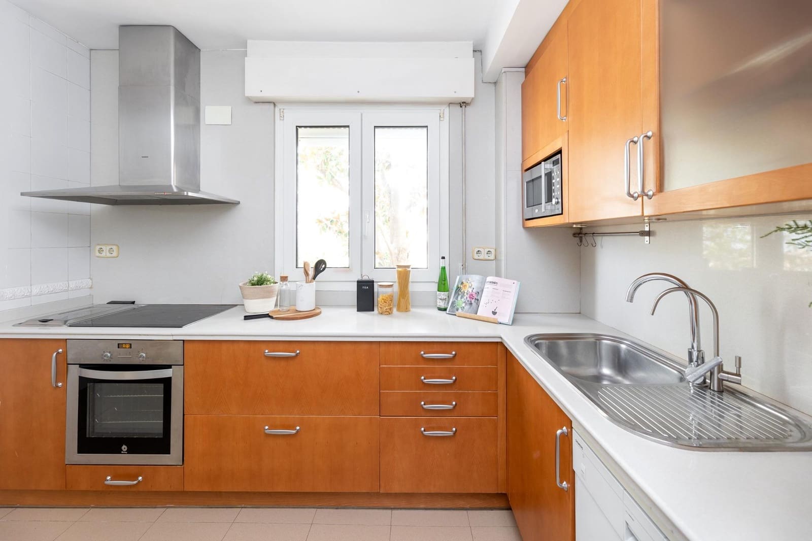 3 bedroom Villa for sale in Granada city with pool garage - € 699,000 (Ref: 9262821)