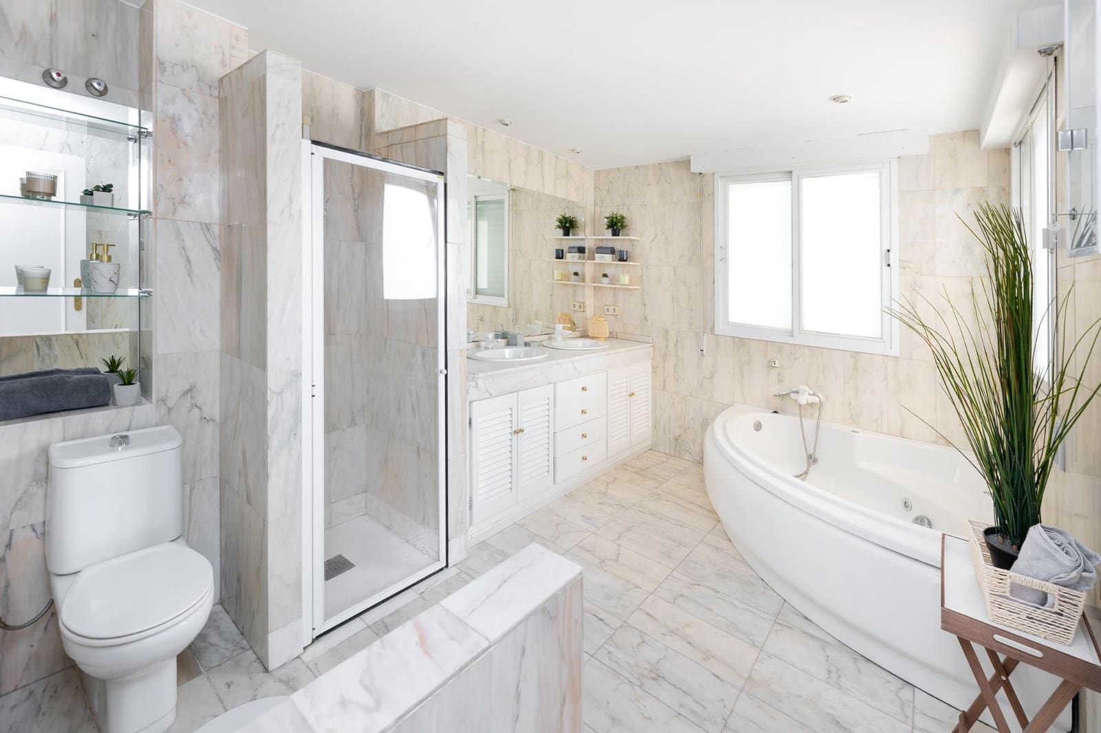 3 bedroom Villa for sale in Granada city with pool garage - € 699,000 (Ref: 9262821)