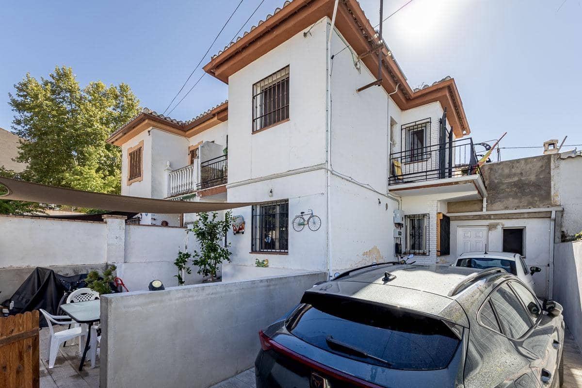 Adosado de 3 habitaciones en Peligros en venta - 195.000 € (Ref: 9262824)