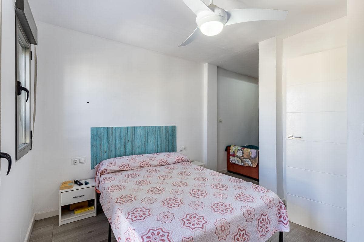 Adosado de 3 habitaciones en Peligros en venta - 195.000 € (Ref: 9262824)