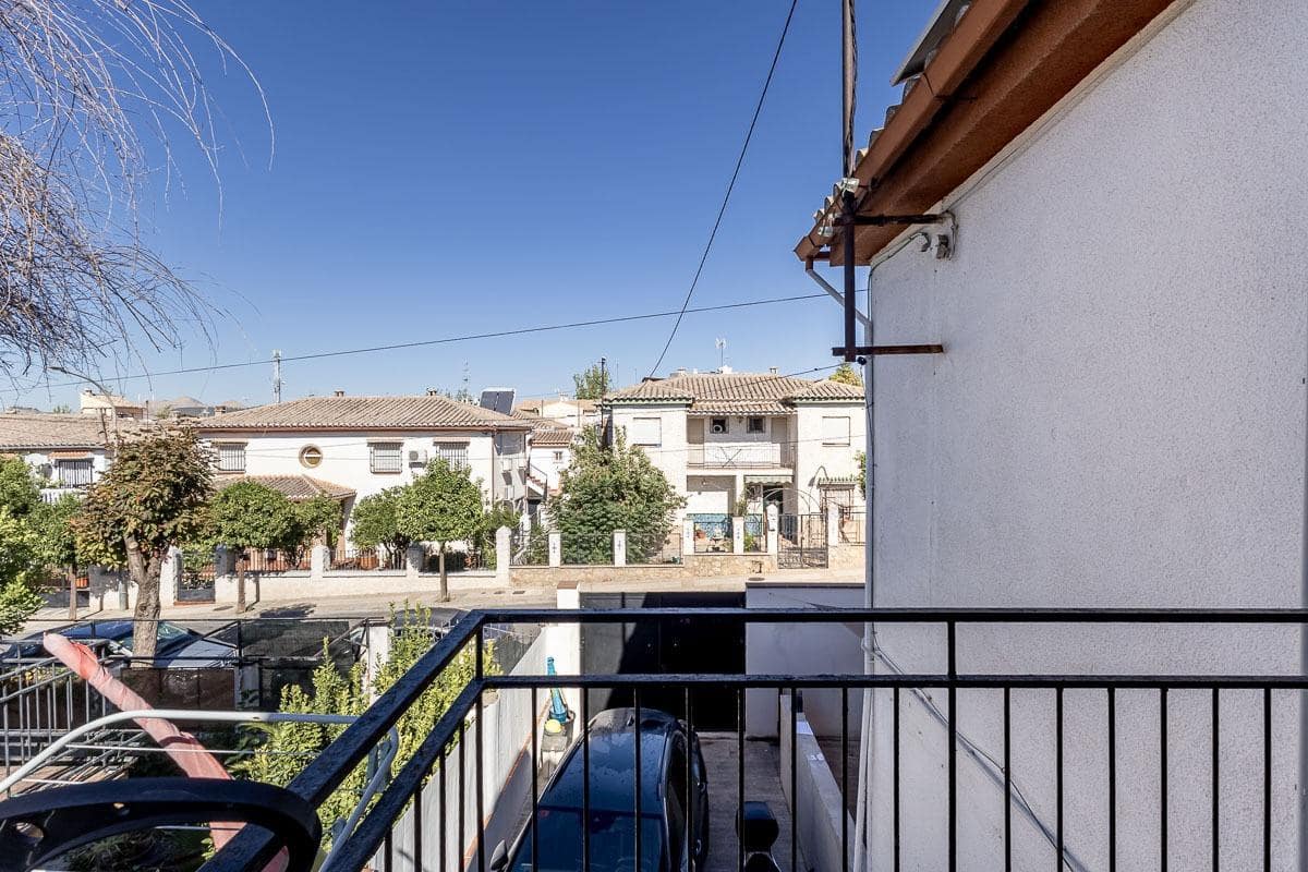 Adosado de 3 habitaciones en Peligros en venta - 195.000 € (Ref: 9262824)