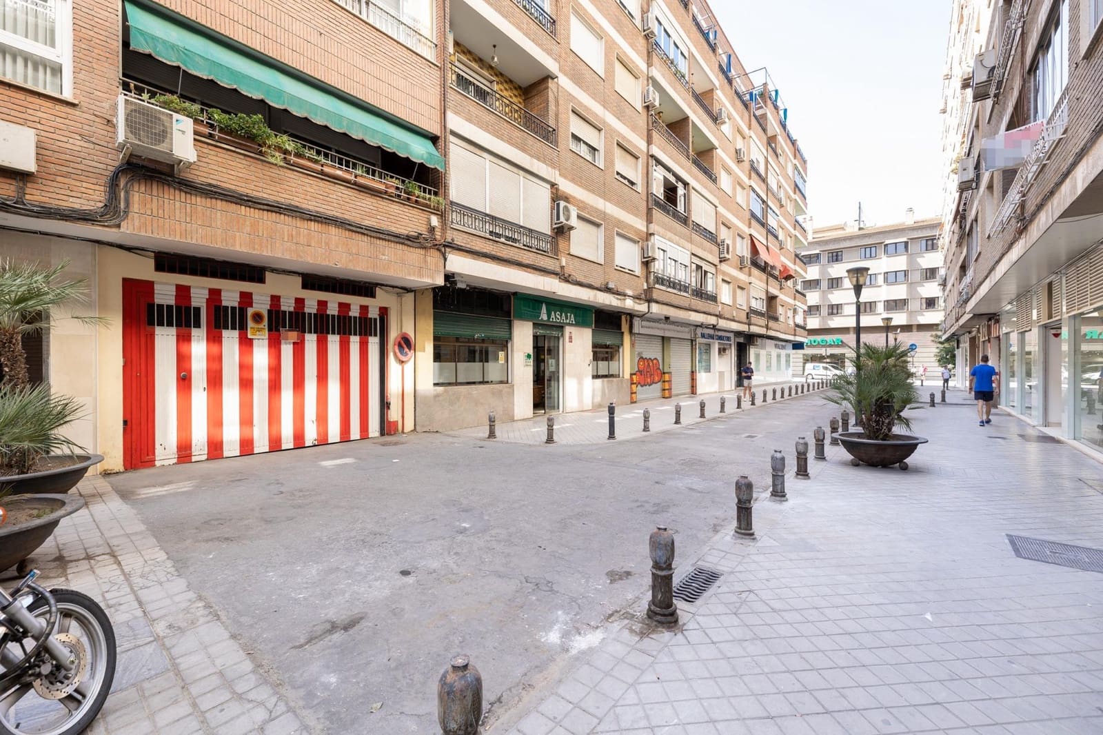 5 bedroom Flat for sale in Granada city with garage - € 380,000 (Ref: 9262825)