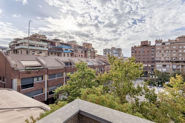 3 bedroom Apartment for sale in Pajaritos - Plaza de Toros, Granada city with garage - € 530,000 (Ref: 9272495)