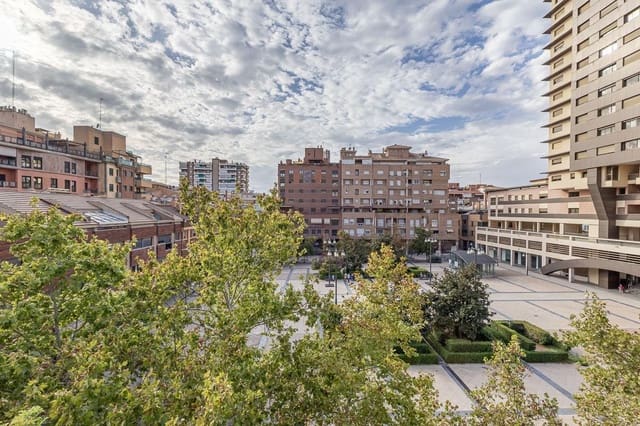 3 bedroom Apartment for sale in Pajaritos - Plaza de Toros, Granada city with garage - € 530,000 (Ref: 9272495)