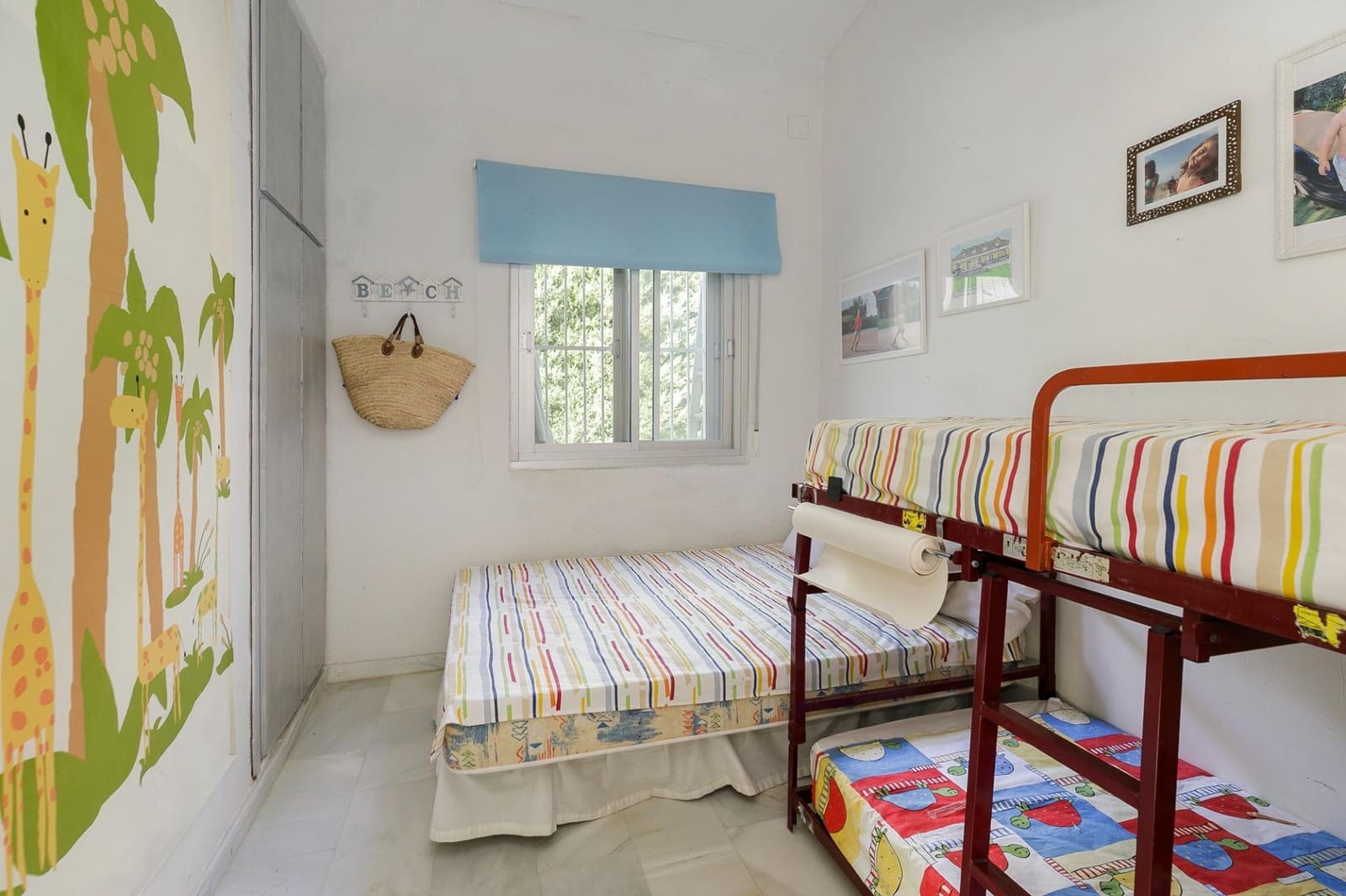 4 bedroom Villa for sale in Las Gabias with pool garage - € 439,000 (Ref: 9272496)