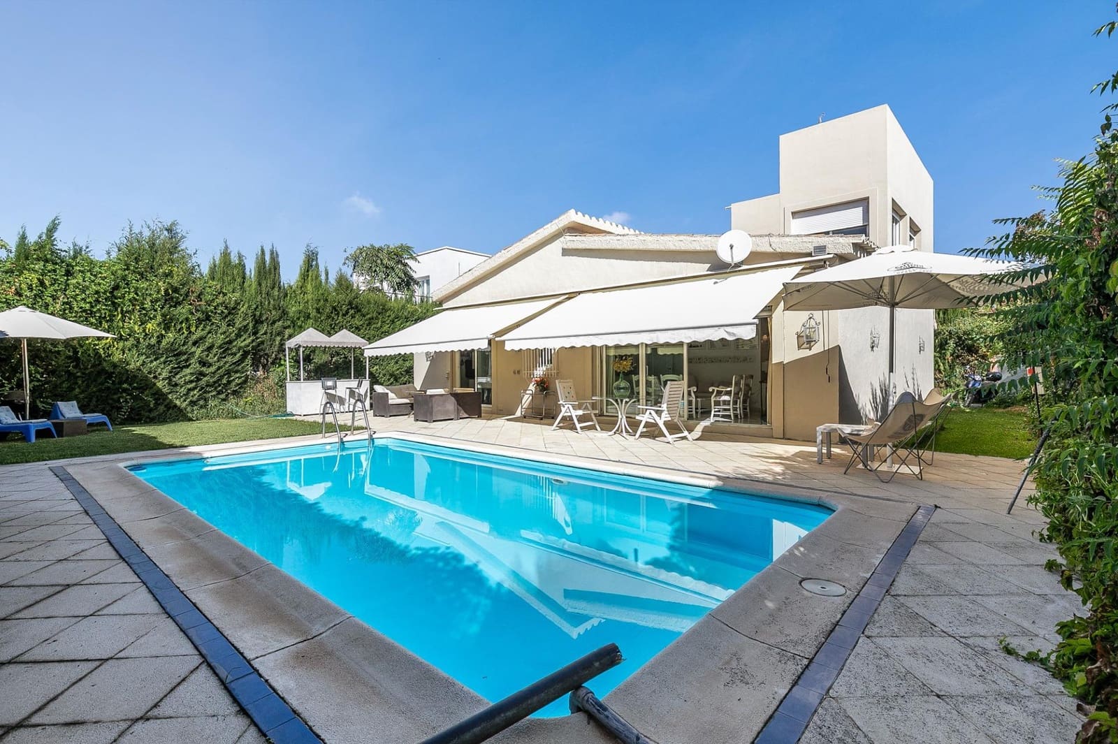 4 bedroom Villa for sale in Las Gabias with pool garage - € 439,000 (Ref: 9272496)