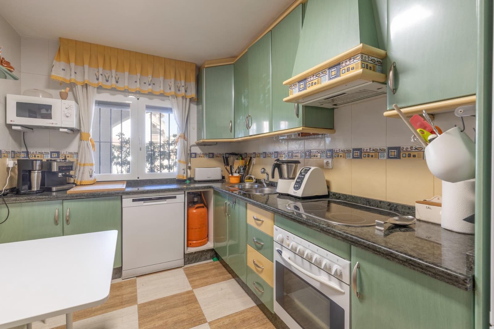 3 quarto Casa em Banda para venda em Armilla com garagem - 380 000 € (Ref: 9272501)