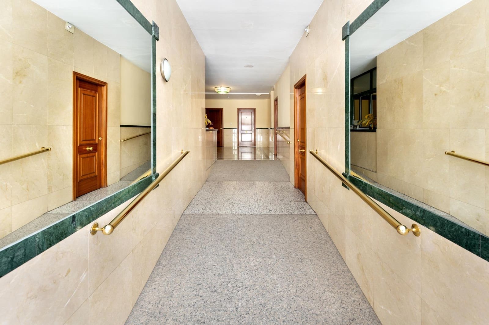 3 slaapkamer Flat te koop in Granada stad - € 298.000 (Ref: 9276546)