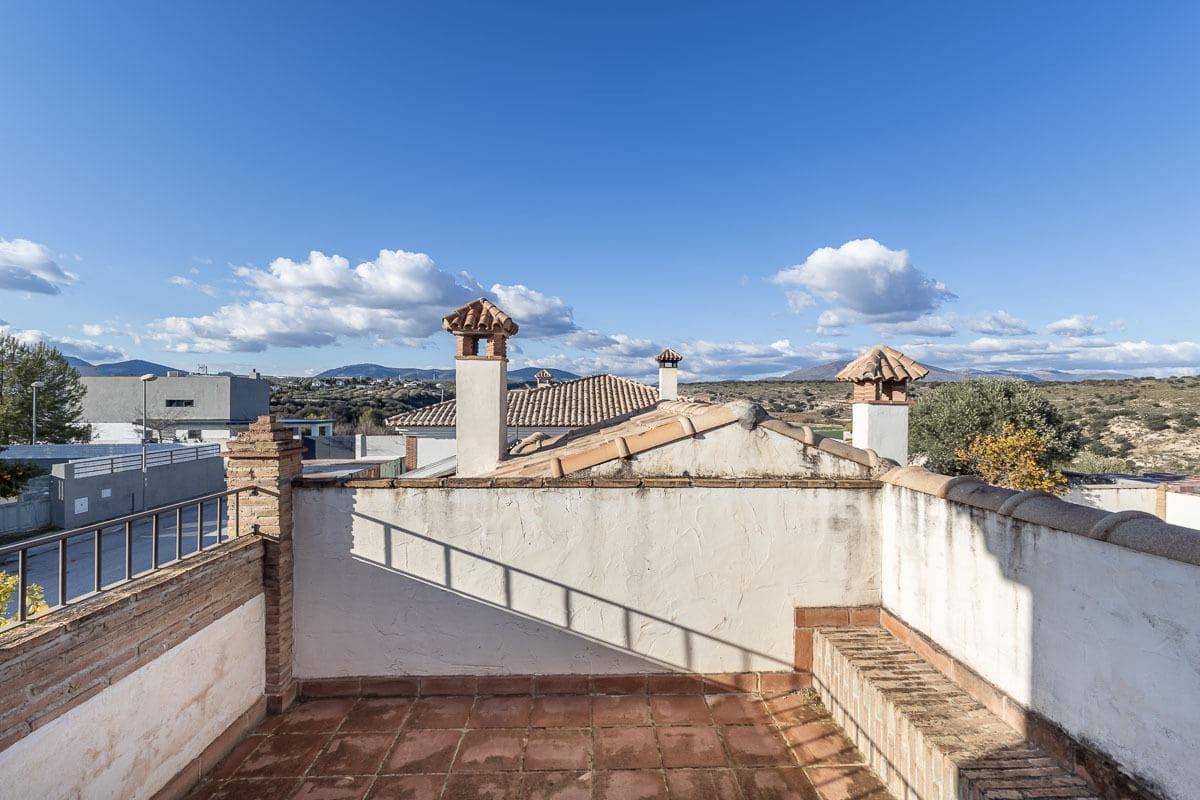 4 bedroom Villa for sale in Atarfe with pool garage - € 370,000 (Ref: 9282416)