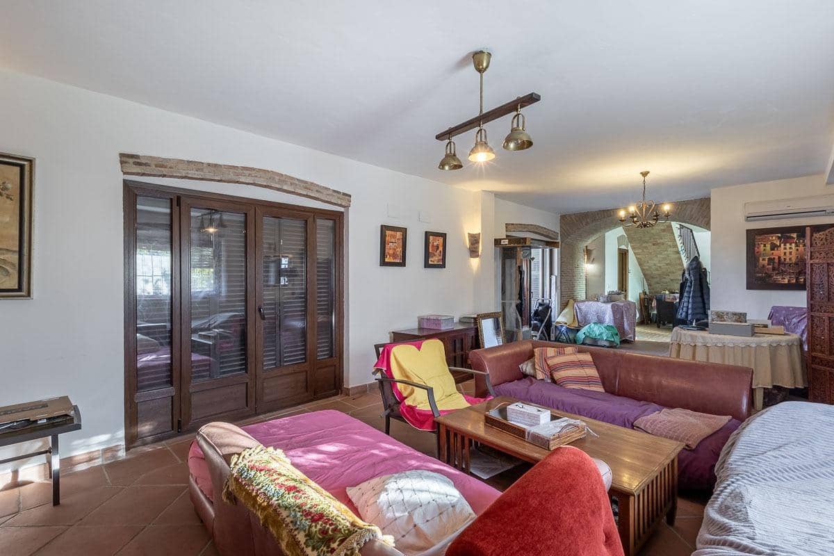 4 bedroom Villa for sale in Atarfe with pool garage - € 370,000 (Ref: 9282416)