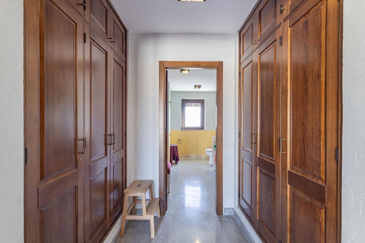 4 bedroom Villa for sale in Atarfe with pool garage - € 370,000 (Ref: 9282416)