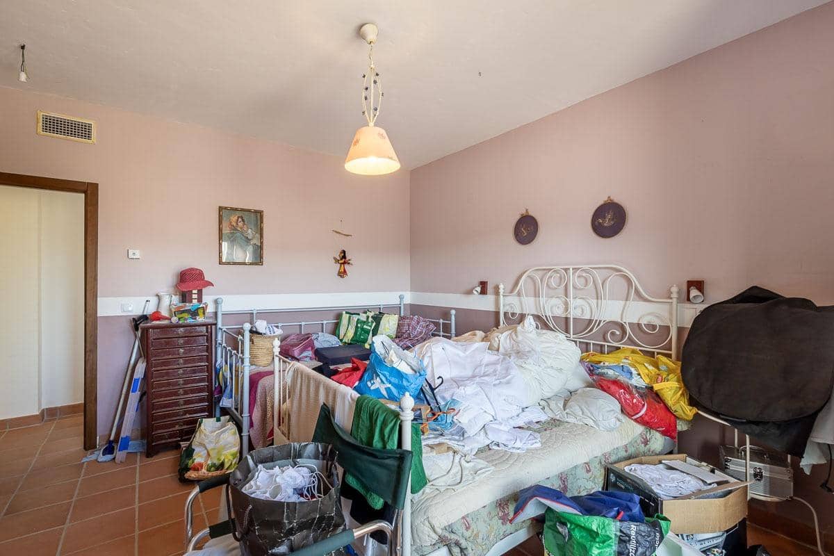 4 bedroom Villa for sale in Atarfe with pool garage - € 370,000 (Ref: 9282416)