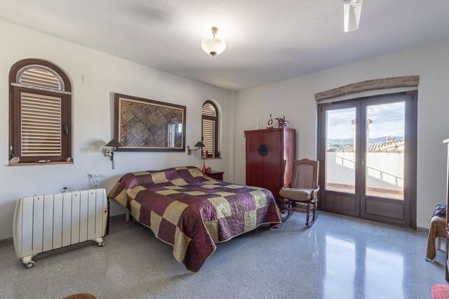 Chalet de 4 habitaciones en Atarfe en venta con piscina garaje - 370.000 € (Ref: 9282416)