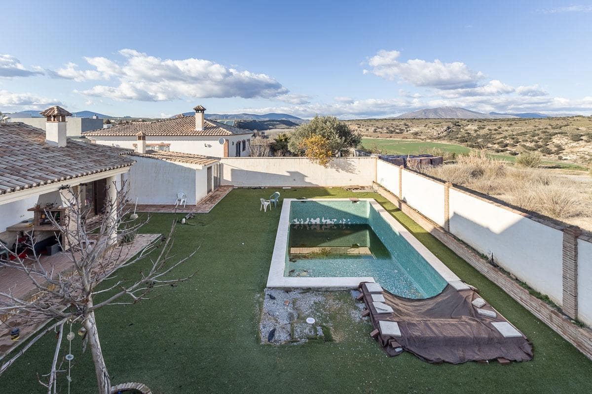 4 bedroom Villa for sale in Atarfe with pool garage - € 370,000 (Ref: 9282416)