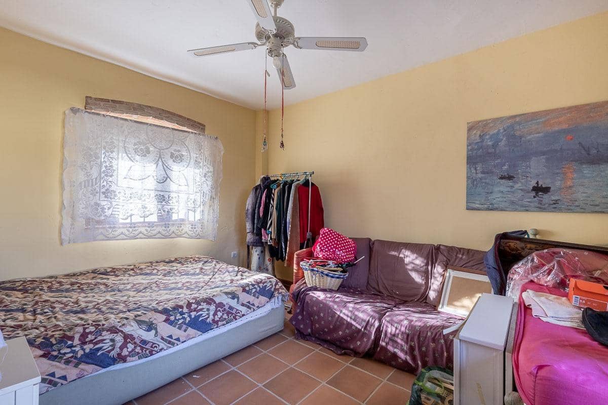 4 bedroom Villa for sale in Atarfe with pool garage - € 370,000 (Ref: 9282416)