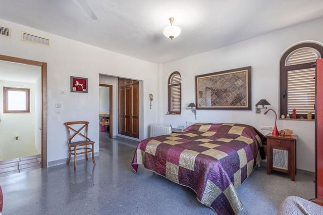 Chalet de 4 habitaciones en Atarfe en venta con piscina garaje - 370.000 € (Ref: 9282416)