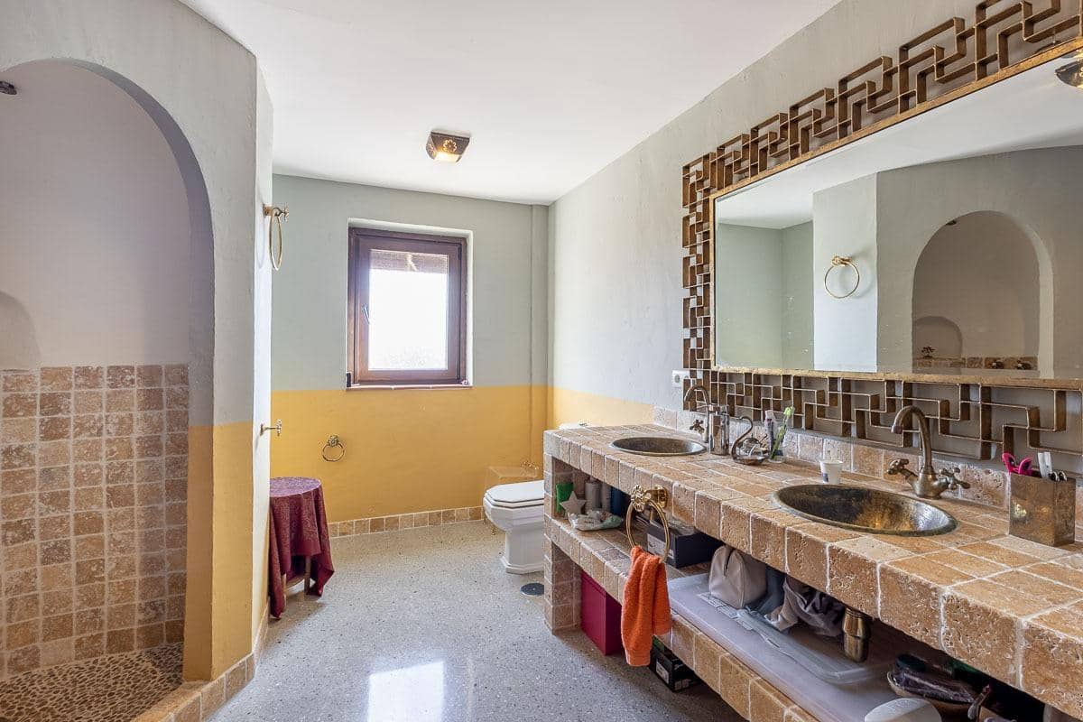 4 bedroom Villa for sale in Atarfe with pool garage - € 370,000 (Ref: 9282416)