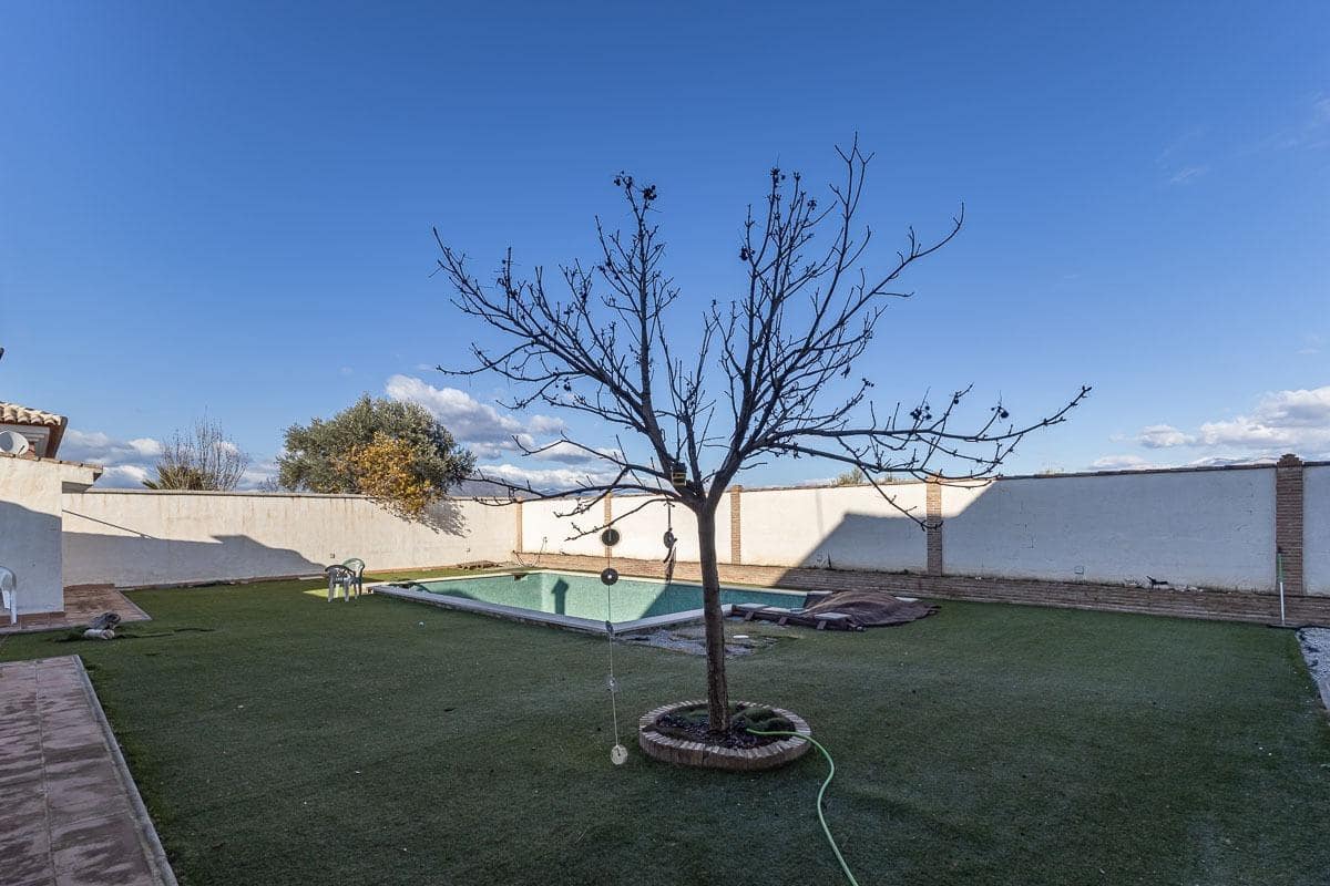 4 bedroom Villa for sale in Atarfe with pool garage - € 370,000 (Ref: 9282416)